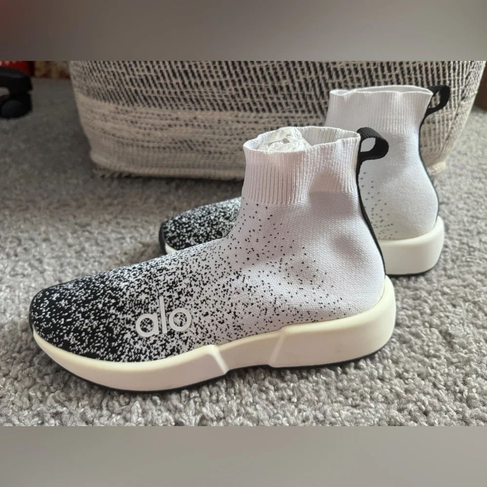 NIB- alo Velocity Knit Sneaker Black and White-7